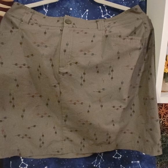 Stylish Olive Green Patterned Women's Skort - Picture 2 of 2